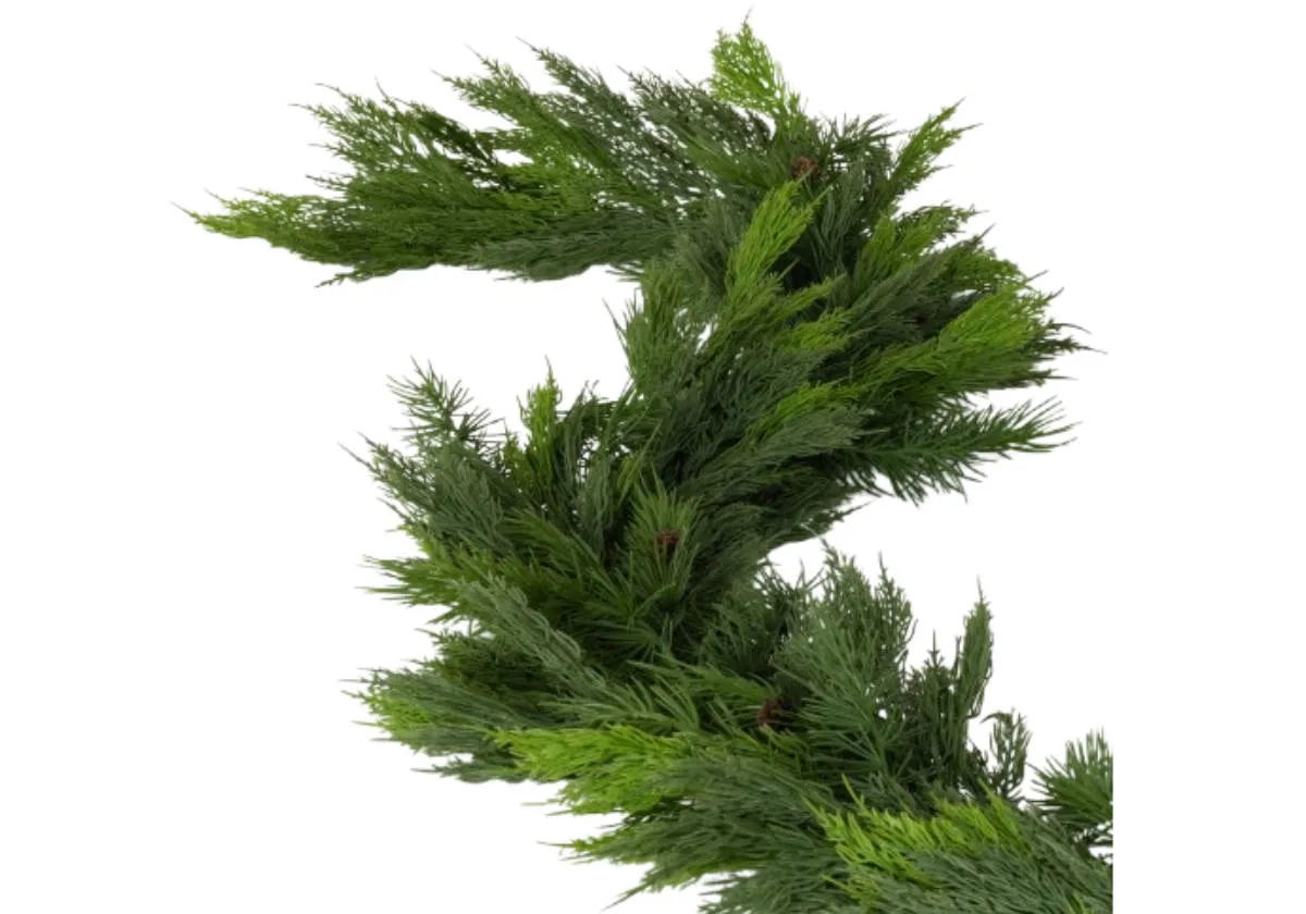 LUSH GREEN CEDAR GARLAND